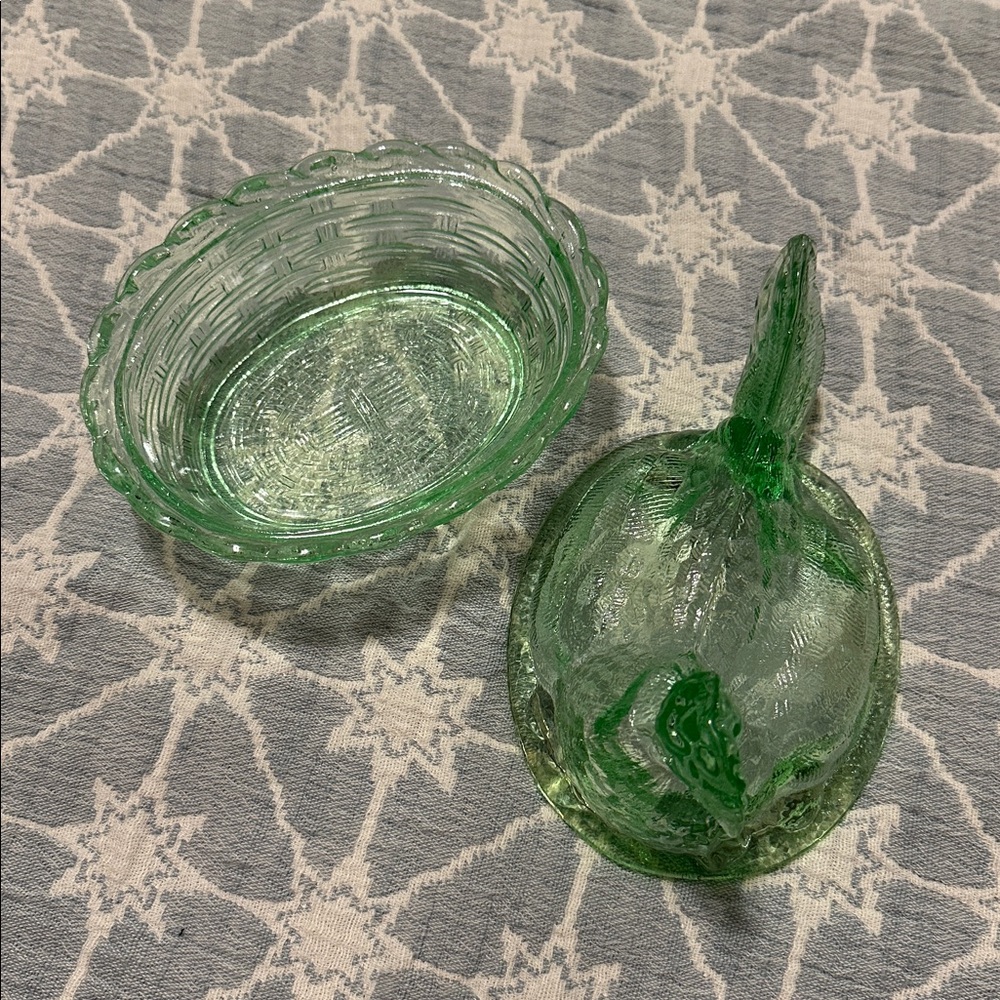 🐓 Green Glass Hen on Nest Dish - Picture 2 of 4